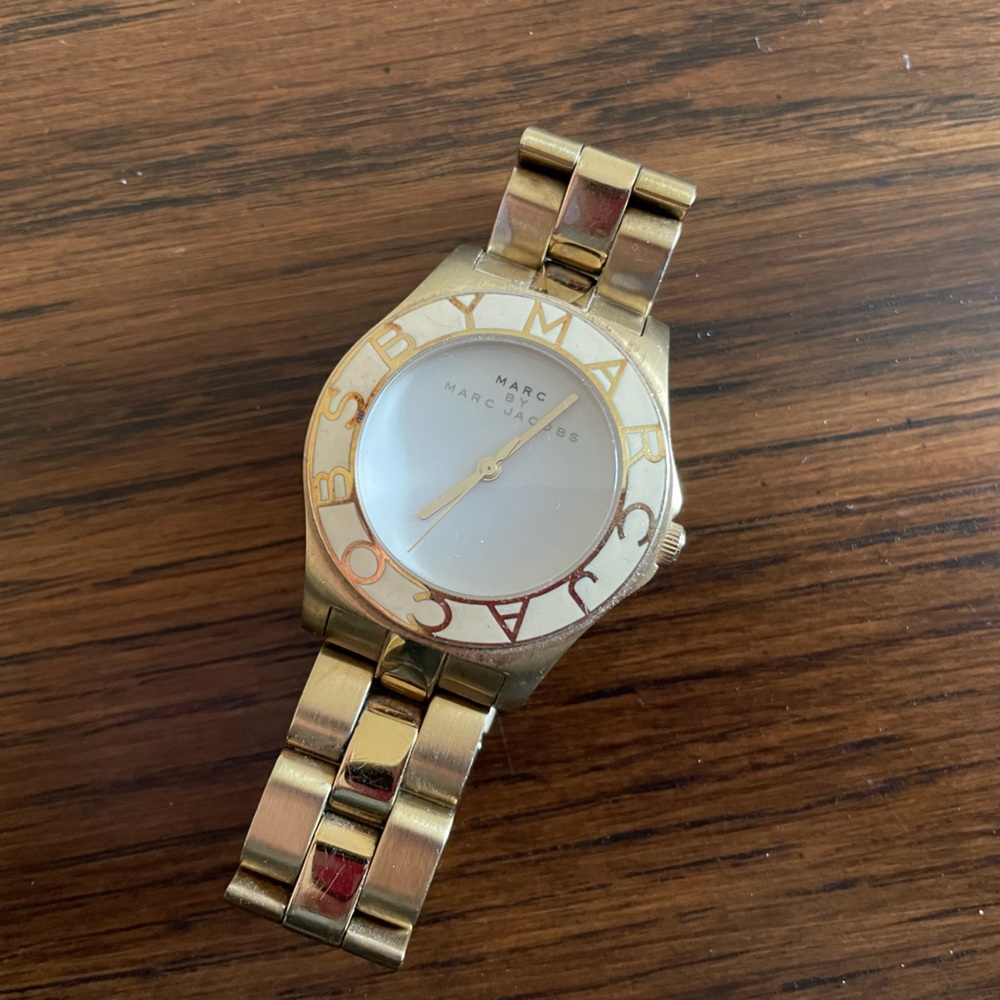 Marc Jacobs gold watch